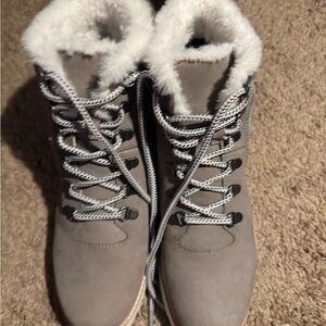 Tom’s ladies boots